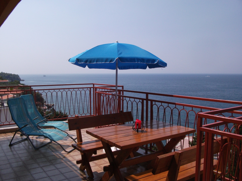 Enjoy the sea view from the big terrace in front of the french bed room and the kitchen.