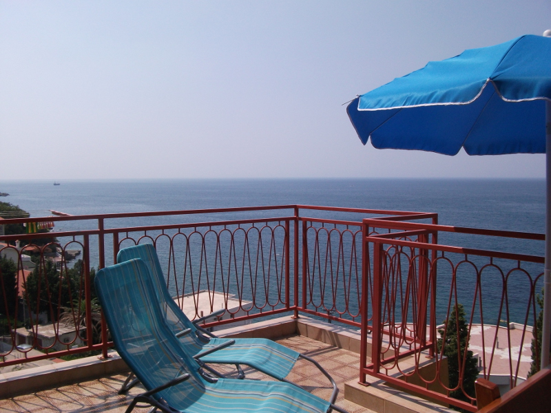 Enjoy the sea view from the big terrace in front of the french bed room and the kitchen.